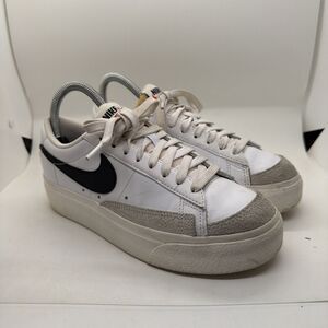 Nike Blazer Platform Low Sz 6 (DJ0292-101) Womens Shoe Sneaker Pre-owned No Box